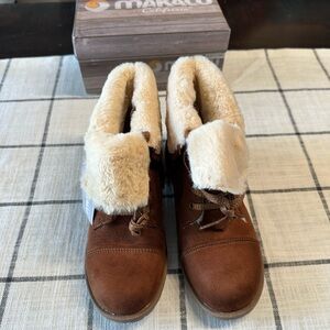 NWT Makaw Girls Boots